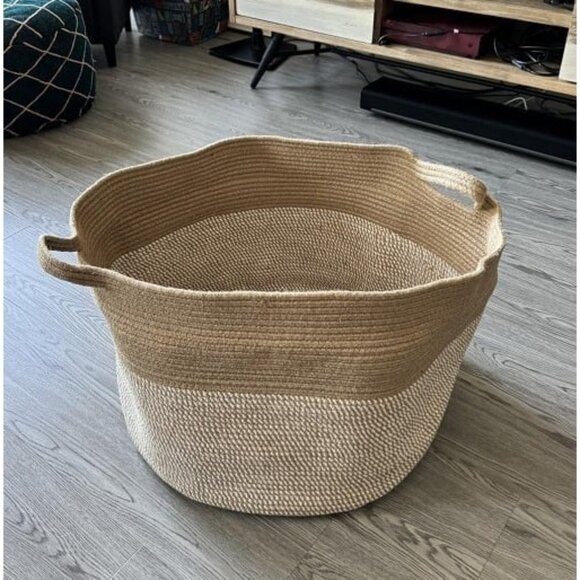 New Large Storage Basket 21.7'' x 13.8'', Wicker Laundry Basket with Handle - Picture 1 of 2